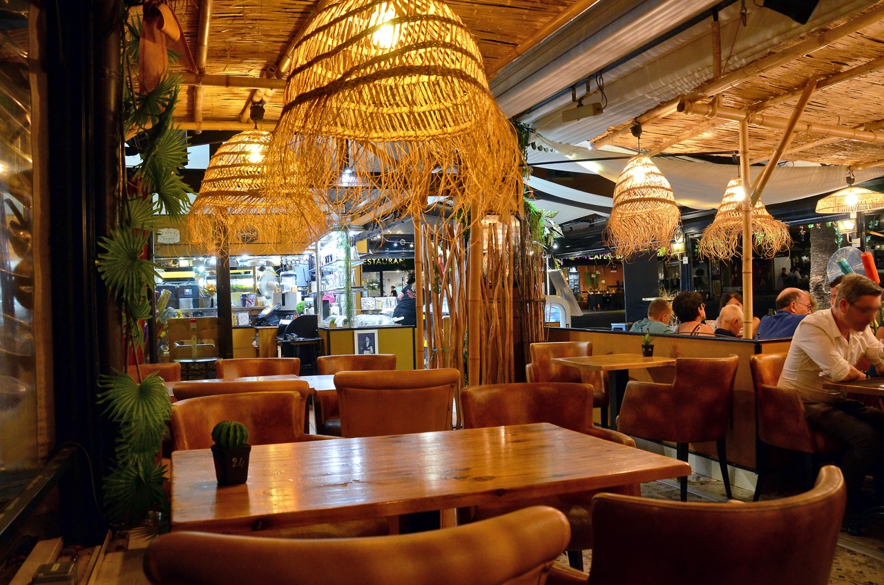 lang[meta_title] - Salle restaurant - 1